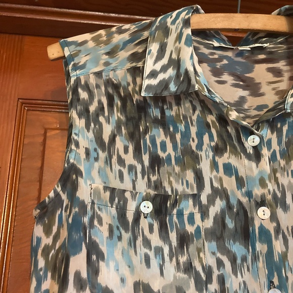 Quintessential Blouse - Button Down - Sleeveless - Sheer - Picture 3 of 7